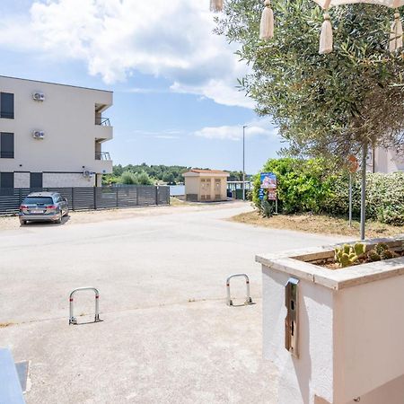 App Akumal-25M Zum Meer, Privatparkplatz, 50 Zoll Smart Tv, Sat Medulin Kültér fotó