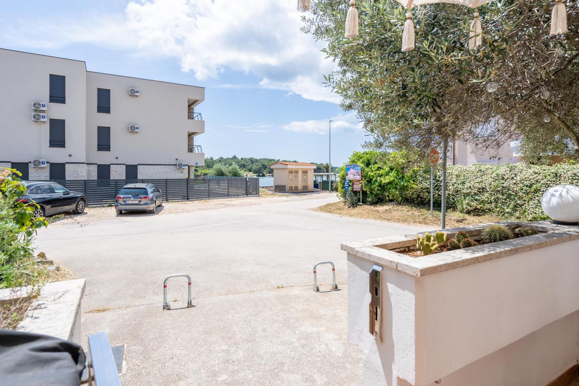 App Akumal-25M Zum Meer, Privatparkplatz, 50 Zoll Smart Tv, Sat Medulin Kültér fotó